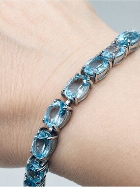 Swiss Blue Topaz Tennis Bracelet set in 925 Sterling Silver Bracelet. 7”. NEW!
